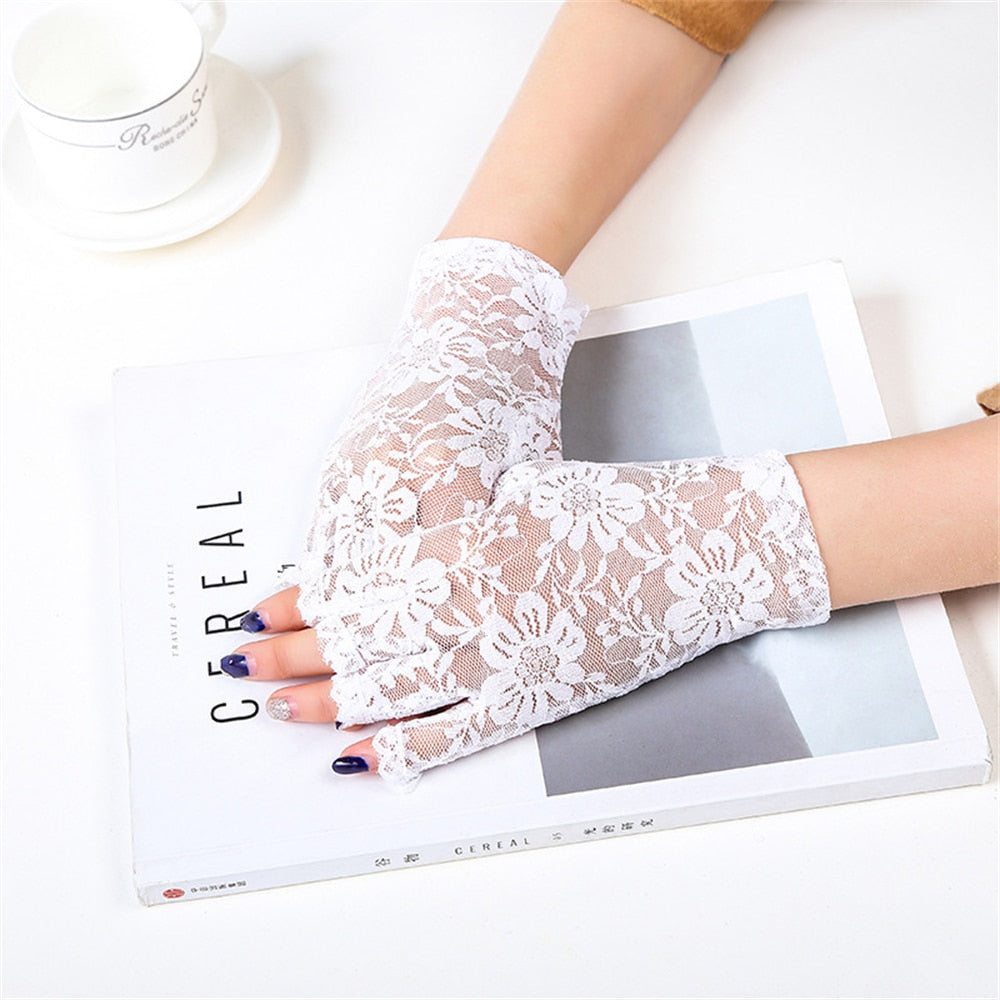 Short Lace Half-Finger Lace Gloves